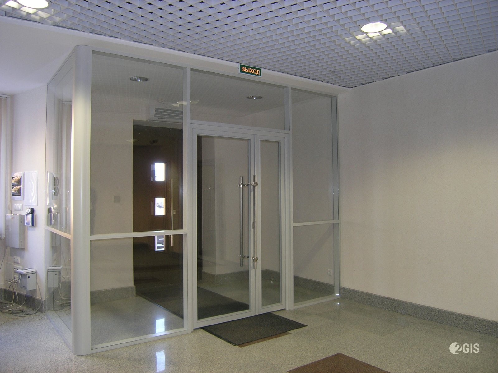 Алюминиевая дверь с импостом GFTD683 Алюминиевая дверь с импостом GFTD683